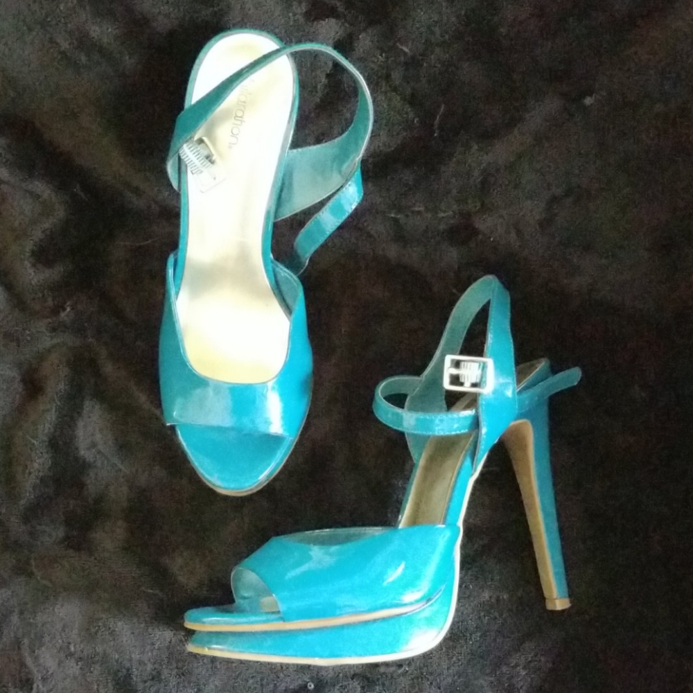 Size 9 Xhilaration heels pumps